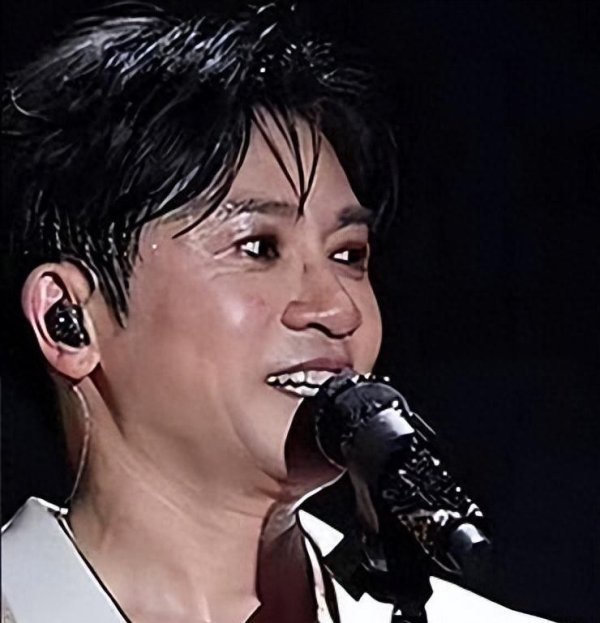九游体育官网登录入口效能就让各人看到了他“斑秃”的尴尬一幕-九游「中国」jiuyou·官方网站-登录入口