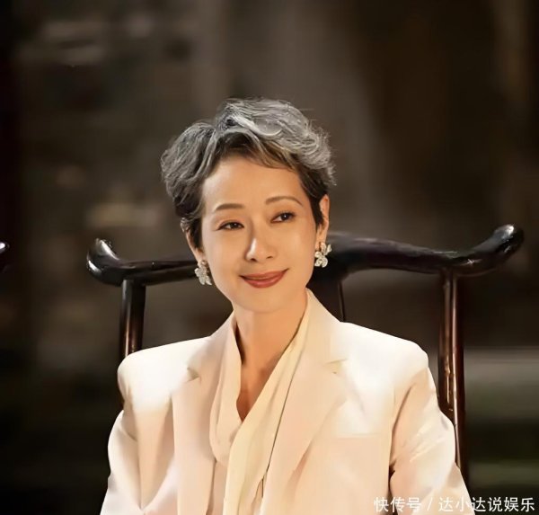 九游体育娱乐网她以压低嗓音、千里浸男性风采的细巧演绎-九游「中国」jiuyou·官方网站-登录入口